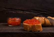 Красная икра: как выбрать настоящую икру