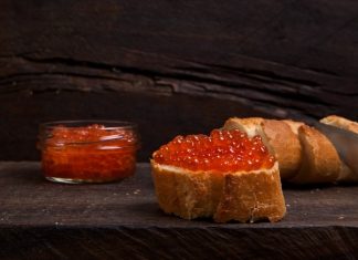 Красная икра: как выбрать настоящую икру