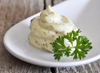 Забудьте о майонезе: лучший рецепт огуречного соуса и идеи для его использования