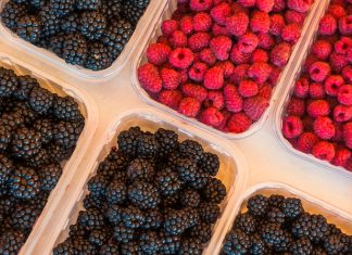 Ягоды с доставкой на дом: популярность услуги