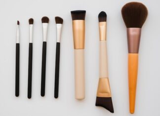 Набор кистей для макияжа: как ими пользоваться, какие выбрать и их преимущества