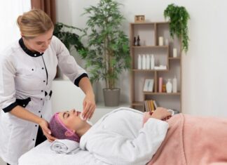 Преображение с улыбкой: услуги современного салона красоты